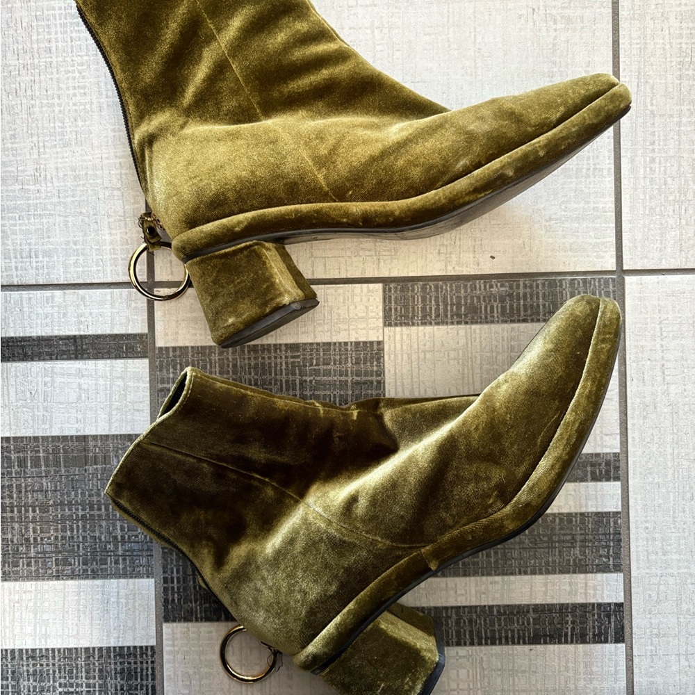 INTENTIONALLY BLANK Green Heeled Boots with Chunky Heel and Pointed Toe
